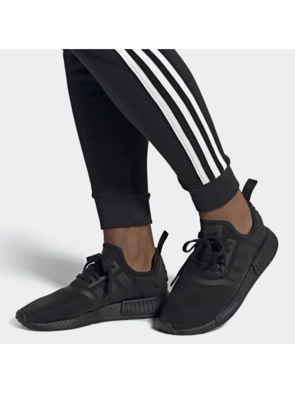 𝅺NWT ADIDAS NMD_R1 Triple Black Size 5